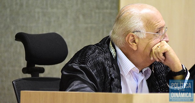 Luciano Nunes dará o último voto da corte sobre o tema da subconcessão; a pressão sobre ele também tem sido constante, com informações circulando nos bastidores dos poderes sobre como Wellington Dias poderia interferir diretamente em sua sucessão pós aposentadoria do Tribunal (foto: Jailson Soares | politicaDinamica.com