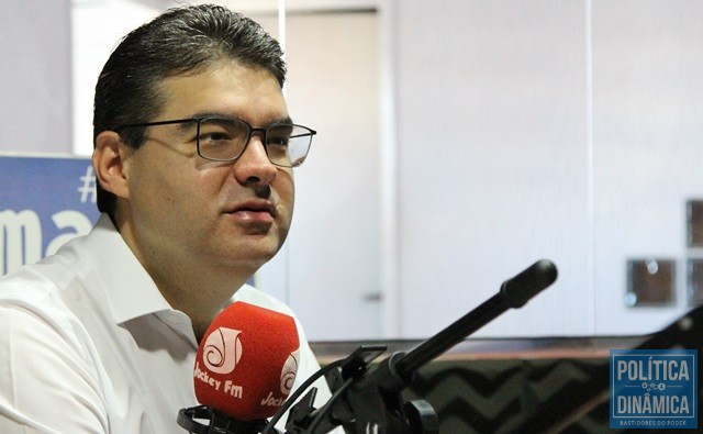 Pré-candidato durante entrevista na Jockey FM (Foto: Jailson Soares/PoliticaDinamica.com)