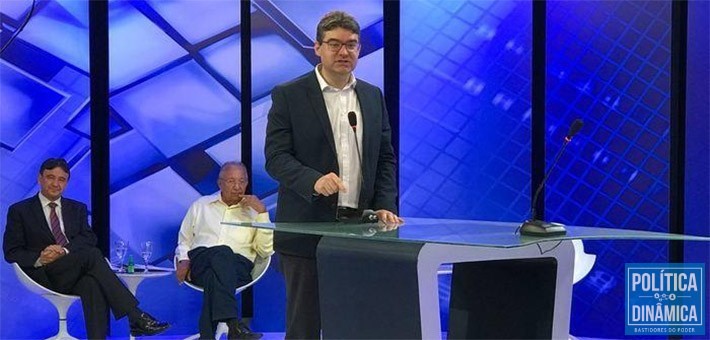 O candidato Luciano durante o debate na TV Meio Norte (Foto: Efrém Ribeiro/MN)