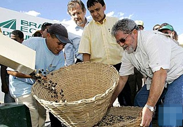 O então presidente Lula e Wellington Dias no Piauí em 2005 (Foto: Ricardo Stuckert)