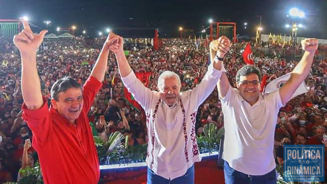 Lula não poupou críticas ao atual governo de Jair Bolsonaro e arrejimentou a militância a fazer campanha contra o atual presidente e a favor de Wellington e Rafael (foto: Ccom)
