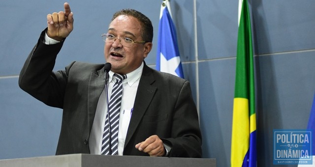 O vereador major Paulo Roberto discursa na Câmara de Teresina (Foto: Jailson Soares/PoliticaDinamica.com)