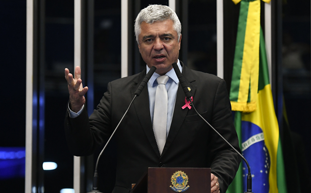 Senador do PSL protesta contra voto de ministra (Foto: Roque de Sá/Agência Senado)