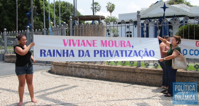 Protesto em frente ao Karnak contra "privatizações" no Piauí. 