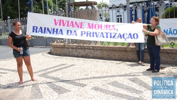 Manifestantes usaram faixas contra o governador e Viviane Moura (Foto:JAilsonSoares/PoliticaDinamica.com)