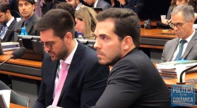 Marcos Aurélio (à direita) durante reunião na comissão (Foto: Divulgação/Assessoria)