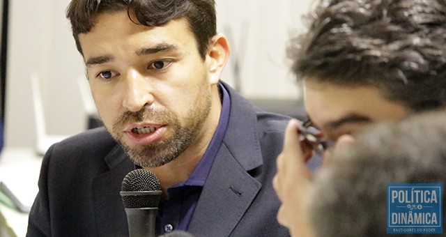 O deputado Marden se manifestou na Comissão de Finanças sobre o absurdo que seria aprovado em plenário mais tarde; a utilização de empréstimos de investimentos para pagar salários é ilegal (foto: Marcos Melo | PoliticaDinamica.com)