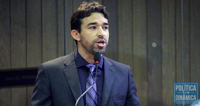 Líder do PSDB, também no plenário, durante a votação, Marden alertou para a esculhambação que os deputados do governo estavam aprovando passando por cima do Regimento Interno e da Constituição Federal, apenas para agradar o governador Wellington Dias (PT) (foto: Marcos Melo | PoliticaDinamica.com)