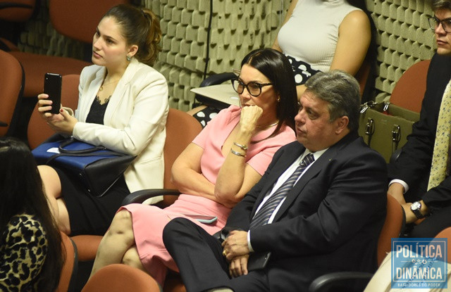 Deputados Margarete e Júlio Arcoverde na sessão (Foto: Jailson Soares/PoliticaDinamica)