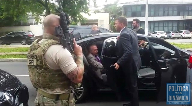 Momento em que o ex-presidente foi preso (Foto: Reprodução/TV Globo)