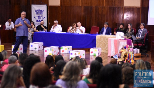 Kléber fala para profissionais da educação (Foto: Jailson Soares/PoliticaDinamica.com)