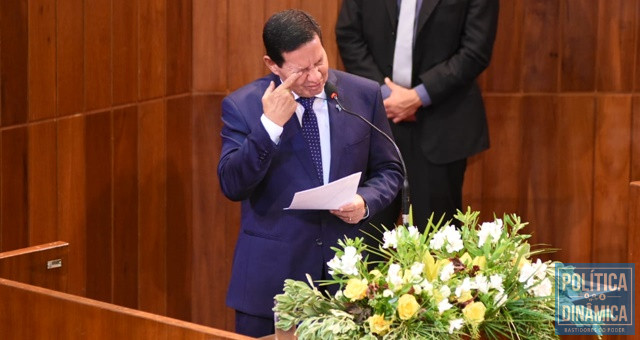 Mourão se emocionou ao discursar no Piauí (Foto: Jailson Soares/PoliticaDinamica.com)