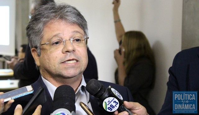 Deputado questiona informação da Sesapi (Foto: Jailson Soares/PoliticaDinamica.com)