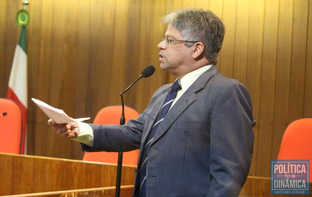 Líder da oposição contesta assinatura (Foto: Jailson Soares/PoliticaDinamica.com)