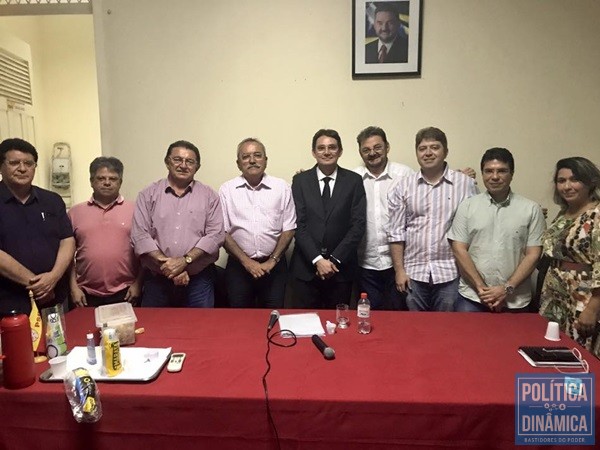 Norberto Campelo em encontro com membros da oposição (Foto: Reprodução/Facebook)