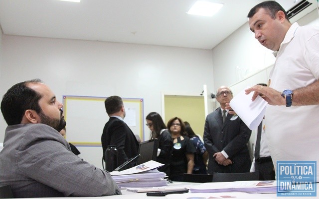 Diego Brígido é pressionado por advogados (Foto: Jailson Soares/PoliticaDinamica.com)