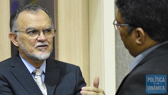 O conselheiro Olavo Rebelo pediu à DFAE que entregasse todos os dados de auditorias nas contas do Governo do Estado aos deputados de oposição; "Eles viram o dinheiro sair de uma conta e ir para outra", comentou (foto: Jailson Soares | PoliticaDinamica.com)