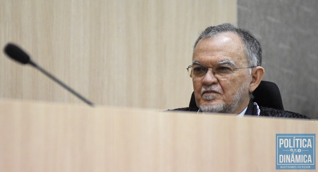 QUANTO MAIS FORTE O GOVERNO, MAIS DEVE SER O TCE Gustavo QUANTO MAIS FORTE O GOVERNO, MAIS DEVE SER O TCE Gustavo
