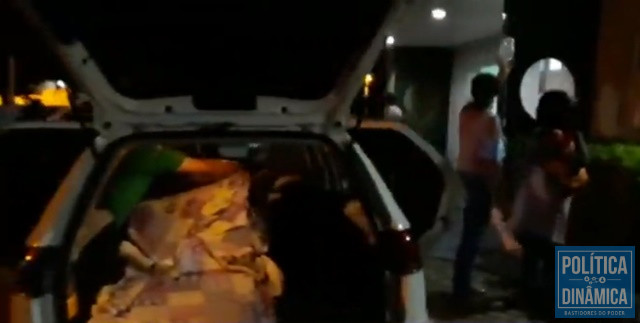 Gestantes foram transferidas de táxi de São Raimundo a Floriano (Foto: Jesus Lima)