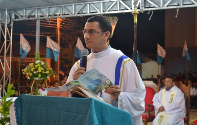 Sacerdote concorre ao cargo de prefeito no Piauí (Foto: Reprodução/Portal Duscocais)