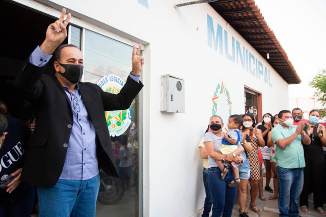 Vice, agora prefeito, foi festejado por apoiadores (Foto: Reprodução/Facebook/Patrice Leitão)
