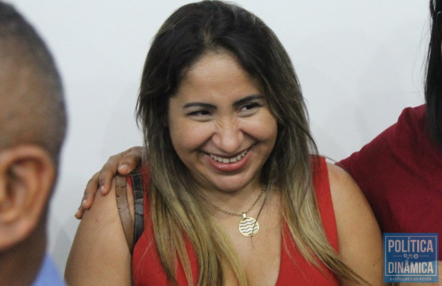 Pauliana está na disputa pela prefeitura de São João (Foto: Jailson Soares/PoliticaDinamica)