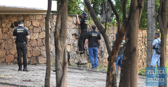 Agentes da PF entraram na casa do senador (Foto: Jailson Soares/PoliticaDinamica.com)