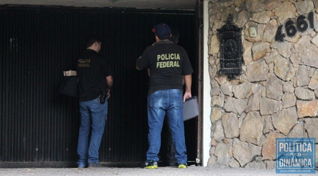 Agentes da PF chegaram às 5h50 (Foto: Jailson Soares/PoliticaDinamica.com)