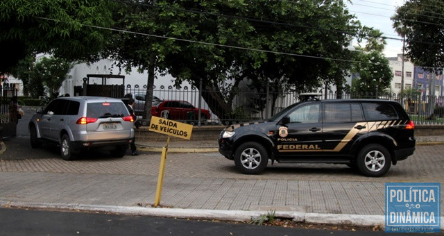 O exato momento em que a PF chega ao Karnak (Foto: Jailson Soares/PoliticaDinamica.com)