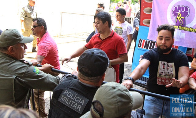 Categorias foram impedidas de entrar (Foto: Jailson Soares/PoliticaDinamica.com)