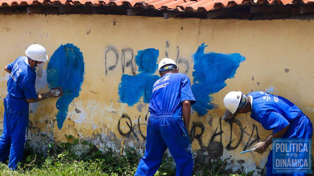 Sobre escolta de Policiais, presos do sistema judiciário do Piauí apagam pinxações de faccionados no Norte do Piauí (foto: Sejus)