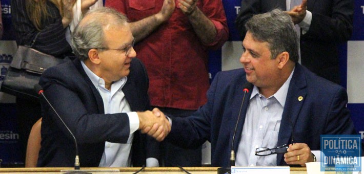 Firmino Filho afirmou que ida de Júlio Arcoverde para SEMEL "cimentou" a aliança política entre seu grupo e                             </div>

                            <div class=