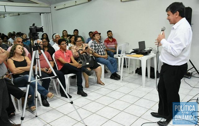 Governador discursa para companheiros de partido (Foto: Divulgação/PT Piauí)