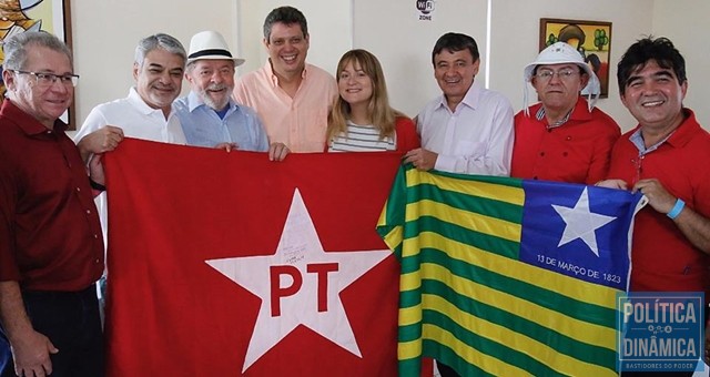 No registro, Assis Carvalho, Lula e Wellington Dias em Araripina, PE (Foto: Roberto Stuckert Filho)