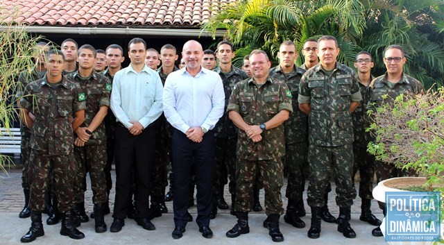 Equipe do Exército na Fundação Valter Alencar (Foto: Gustavo Almeida/PoliticaDinamica)