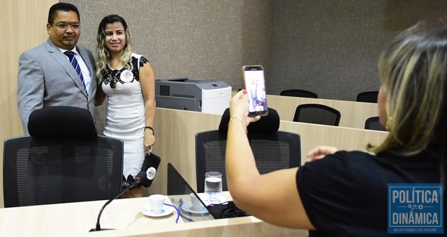 Profissionais da educação pediram fotos (Foto: Jailson Soares/PoliticaDinamica.com)