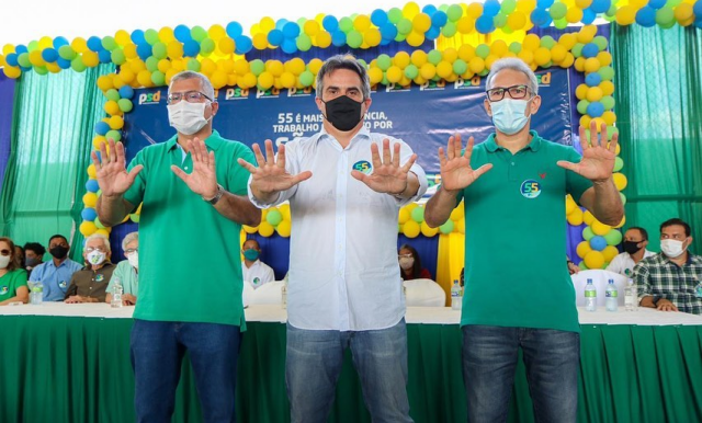 Ciro ao lado de Eduardo Moura e do vice Marcelo Paes Landim (Foto: Reprodução/Facebook)