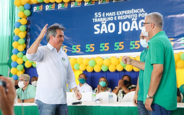 Senador na convenção de Eduardo Moura (Foto: Reprodução/Facebook)