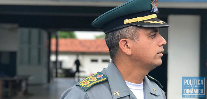 Diferente dos tradicionais: sem fazer campanha, Comandante Schnneyder já é o preferido do eleitorado de Timon (foto: facebook)