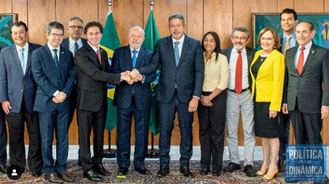 No encontro, Senadores entregaram ao presidente decreto que aprova a intervenção na segurança pública do Distrito Federal (foto: rede social Marcelo Castro)