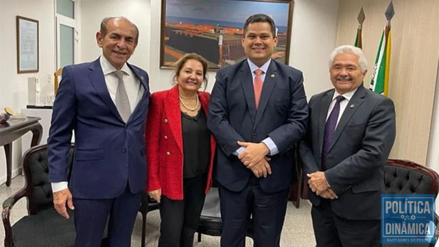 Desembargadora Liana Chaib, ladeada pelos senadores piauienses Marcelo Castro e Elmano Ferrer, além do presidente da CCJ, senador Davi Alcolumbre (foto: ascom)