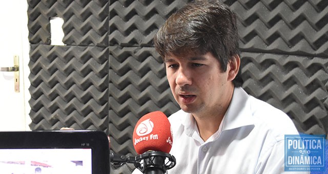 Silas elogiou o trabalho que Samuel Silveira tem feito à frente da Guarda Municipal e das políticas públicas de assistência social da Prefeitura de Teresina; o deputado lembra que copiar o que é bom não tem problema (Foto: Jailson Soares | PoliticaDinamica.com)