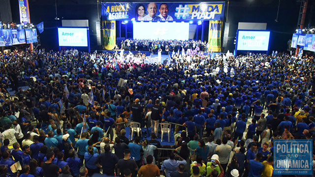 Público lotou o espaço interno e externo da convenção do União Brasil (foto: Jailson Soares / PD)