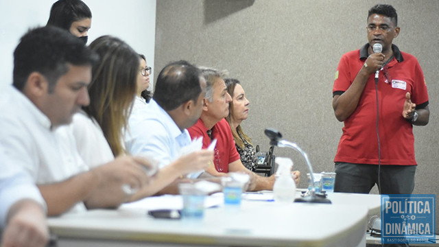 Sintetro relata aos vereadores a falta de transparência no projeto e propostas feitas pela Prefeitura aos trabalhadores (foto: Jailson Soares/ PD)