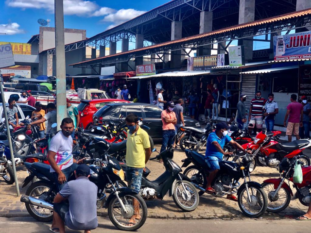 Feira funcionando normalmente em São Raimundo Nonato (Foto: André Pessoa)