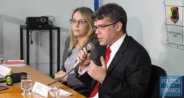 Delegados detalham ação do esquema criminoso (Foto: Gustavo Almeida/PoliticaDinamica.com)