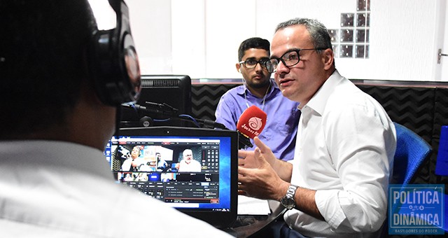 O jurista Valter Alencar contesta a informação de que a decisão do ministro Fachin ordena a liberação do empréstimo que, hoje, está suspensa por decisão judicial da primeira instância federal e por recomendação do MPF (foto: Jailson Soares | PoliticaDinamica.com)
