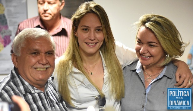 Vanessa Tapety (no centro) deve ser a indicada do PTC para vice-governadora de Dr. Pessoa (Foto: Jailson Soares/PoliticaDinamica.com)