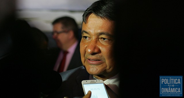 Questionado sobre que tipo de instituições que não são bancos seriam estas às quais o Piauí está recorrendo, Wellington escapuliu. Disse apenas que se desse algum exemplo, poderia ser questionado, como se estivesse direcionando. "São muitas", limitou-se. Tem algo obscuro aí... (foto: Thiago Amaral | PoliticaDinamica.com)