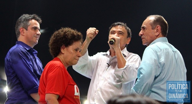 Sob olhar atento de Ciro Nogueira, governador Wellington Dias fala que chapa só tem gente leal (Foto: Gustavo Almeida/PoliticaDinamica.com)